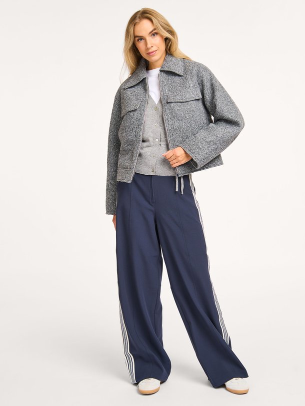 Ontdek de Geweven jack van Yaya in de kleur donkergrijs bij Orangebag. Op werkdagen voor 21:45 besteld, morgen in huis.