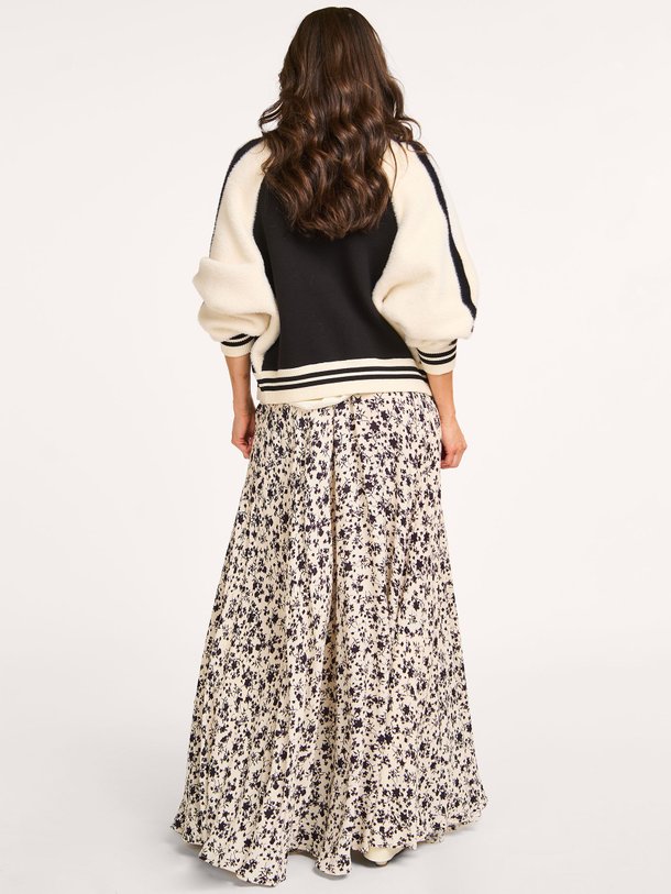 Ontdek de Iliena viscose A-lijn rok met print van Essentiel Antwerp in de kleur off-white bij Orangebag. Op werkdagen voor 21:45 besteld, morgen in huis.