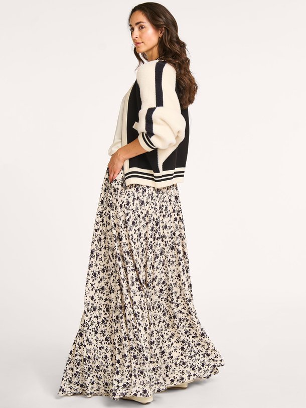 Ontdek de Iliena viscose A-lijn rok met print van Essentiel Antwerp in de kleur off-white bij Orangebag. Op werkdagen voor 21:45 besteld, morgen in huis.