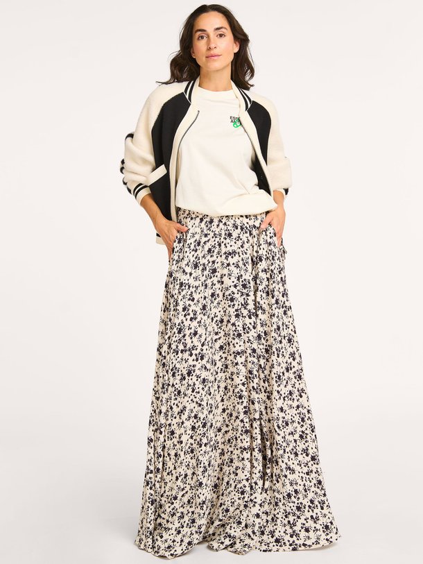 Ontdek de Iliena viscose A-lijn rok met print van Essentiel Antwerp in de kleur off-white bij Orangebag. Op werkdagen voor 21:45 besteld, morgen in huis.