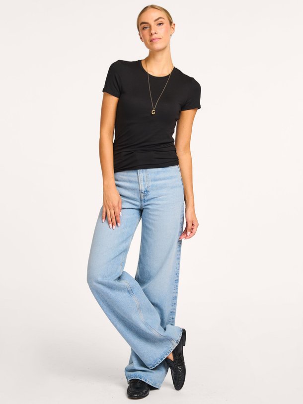 Ontdek de M001 Soft Touch viscosemix T-shirt van Majestic Filatures in de kleur zwart bij Orangebag. Op werkdagen voor 21:45 besteld, morgen in huis.