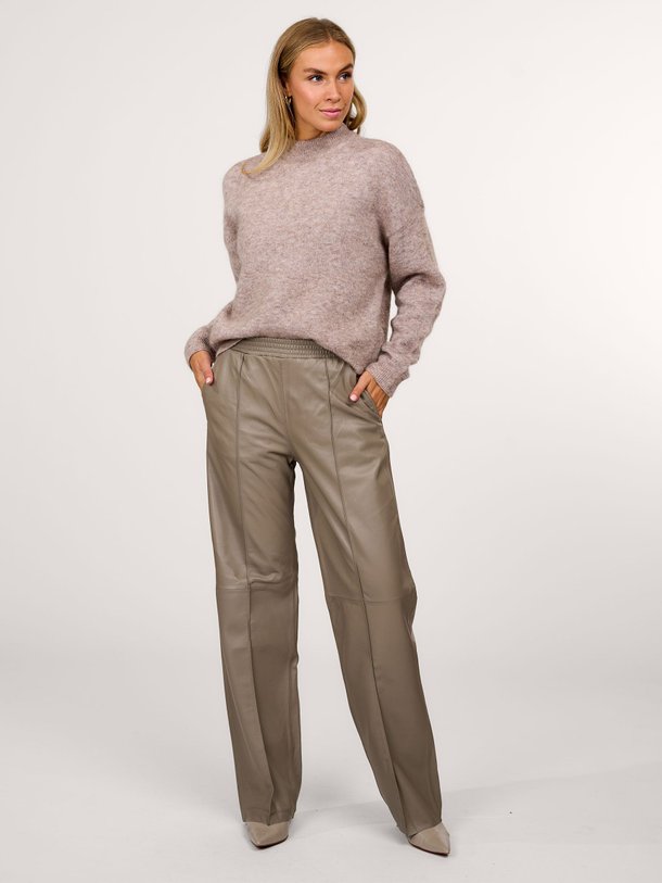 Ontdek de Lucca lederen jogger van Alter Ego in de kleur bruingrijs bij Orangebag. Op werkdagen voor 21:45 besteld, morgen in huis.