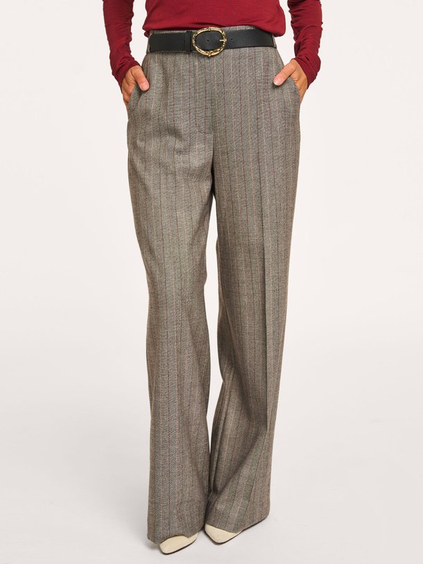 Ontdek de Exena viscosemix gestreepte broek met lurex van La Fee Maraboutee in de kleur grijs bij Orangebag. Op werkdagen voor 21:45 besteld, morgen in huis.