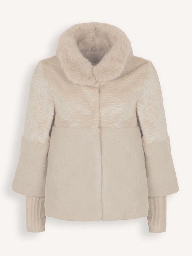 Ontdek de Olisa geweven fake fur jas van Freebird in de kleur off-white bij Orangebag. Op werkdagen voor 21:45 besteld, morgen in huis.