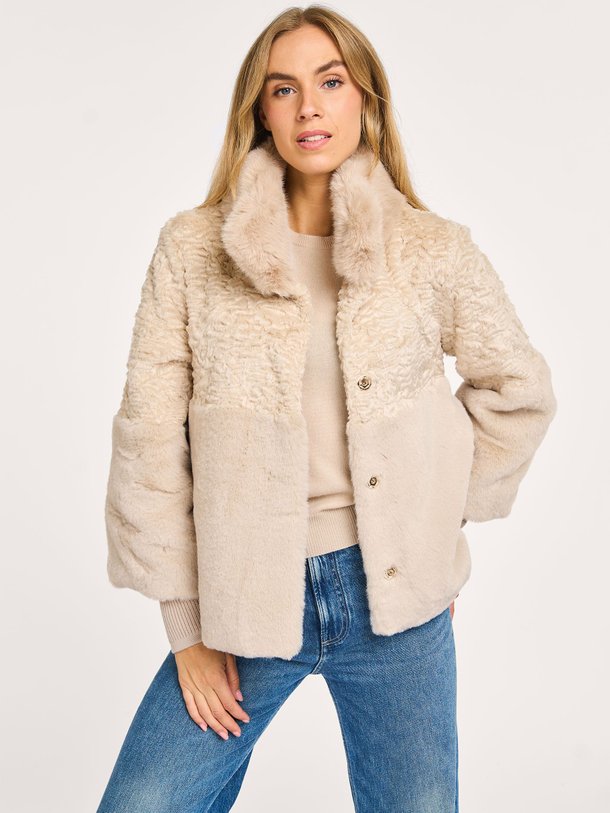 Ontdek de Olisa geweven fake fur jas van Freebird in de kleur off-white bij Orangebag. Op werkdagen voor 21:45 besteld, morgen in huis.