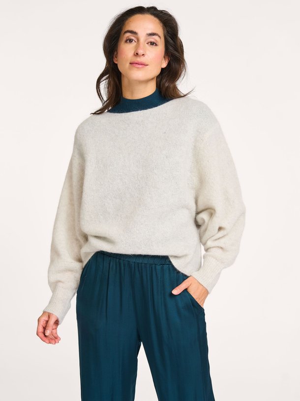 Ontdek de Mohairmix trui van No Man's Land in de kleur lichtgrijs bij Orangebag. Op werkdagen voor 21:45 besteld, morgen in huis.