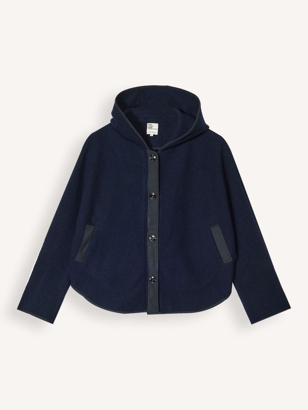 Ontdek de Ani wollen vest van Sacrécoeur in de kleur donkerblauw bij Orangebag. Op werkdagen voor 21:45 besteld, morgen in huis.