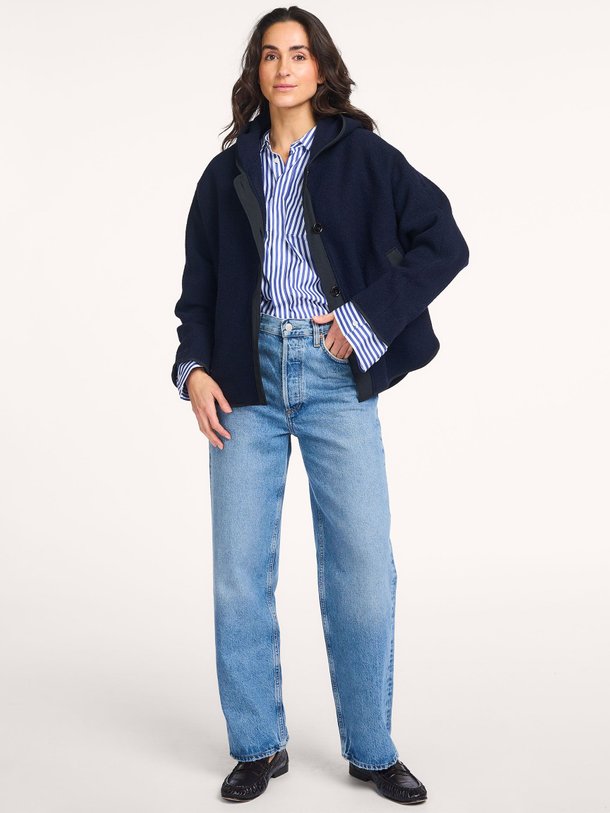 Ontdek de Ani wollen vest van Sacrécoeur in de kleur donkerblauw bij Orangebag. Op werkdagen voor 21:45 besteld, morgen in huis.