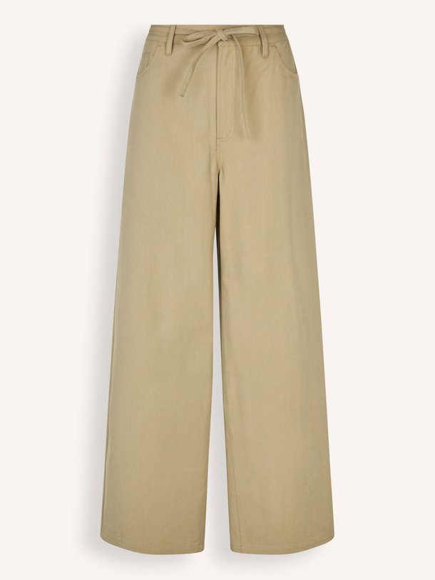 Ontdek de Isolde katoenmix broek van Modstrom in de kleur beige bij Orangebag. Op werkdagen voor 21:45 besteld, morgen in huis.