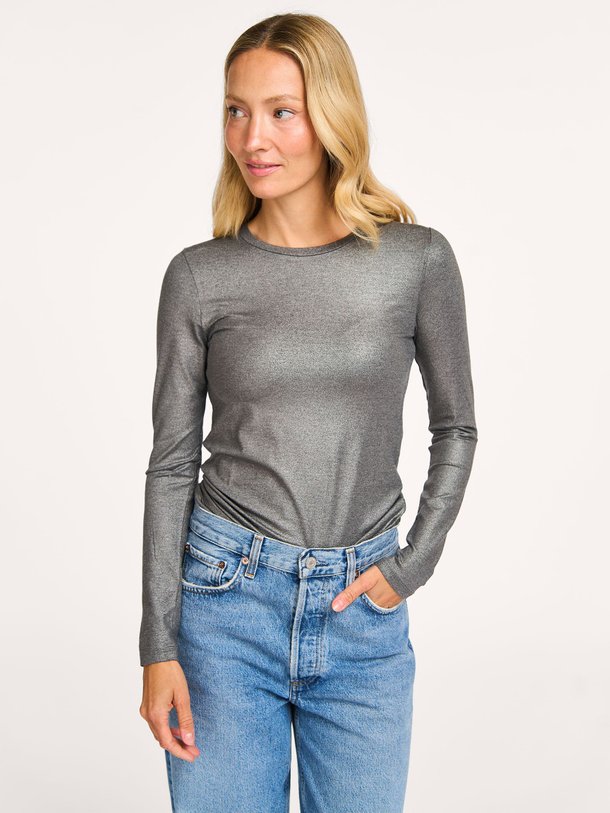 Ontdek de M014 viscosemix gemêleerde longsleeve van Majestic Filatures in de kleur grijs bij Orangebag. Op werkdagen voor 21:45 besteld, morgen in huis.