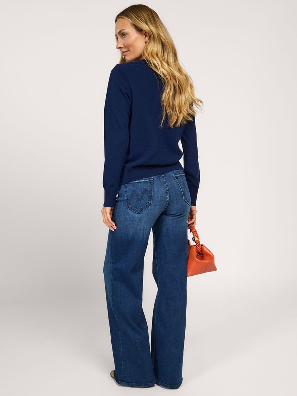 Ontdek de Delia wollen trui van Sofie Schnoor in de kleur donkerblauw bij Orangebag. Op werkdagen voor 21:45 besteld, morgen in huis.