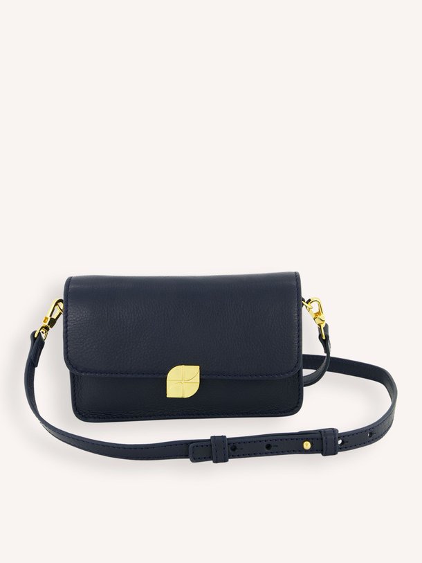 Ontdek de Loua lederen crossbody tas van By-Bar in de kleur donkerblauw bij Orangebag. Op werkdagen voor 21:45 besteld, morgen in huis.