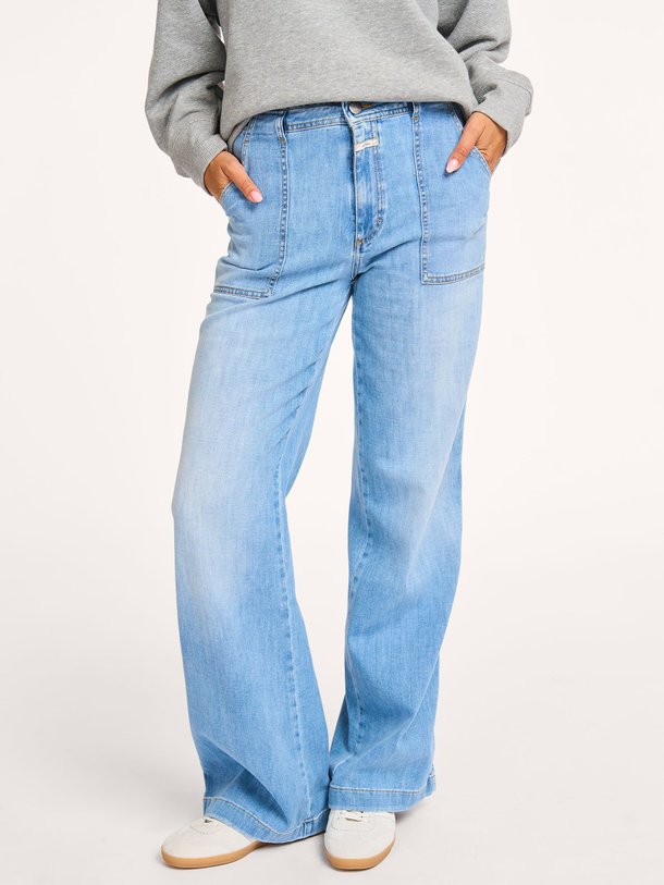 Ontdek de Aria high waist flared fit stretch jeans van Closed in de kleur lichtblauw bij Orangebag. Op werkdagen voor 21:45 besteld, morgen in huis.