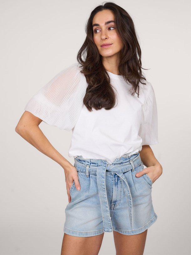 Ontdek de Annissa katoenen top van Dante 6 in de kleur off-white bij Orangebag. Op werkdagen voor 21:45 besteld, morgen in huis.