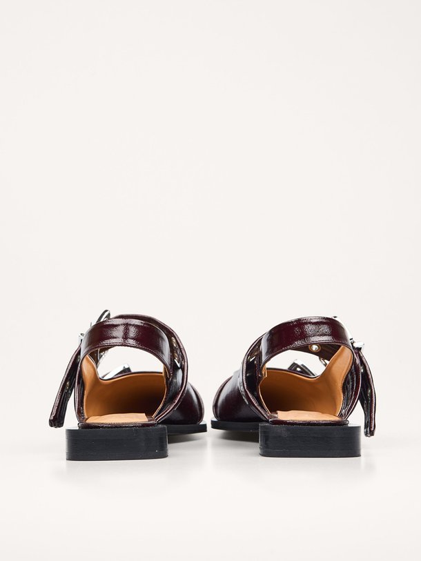Ontdek de Slingbacks van Ganni in de kleur bordeauxrood bij Orangebag. Op werkdagen voor 21:45 besteld, morgen in huis.