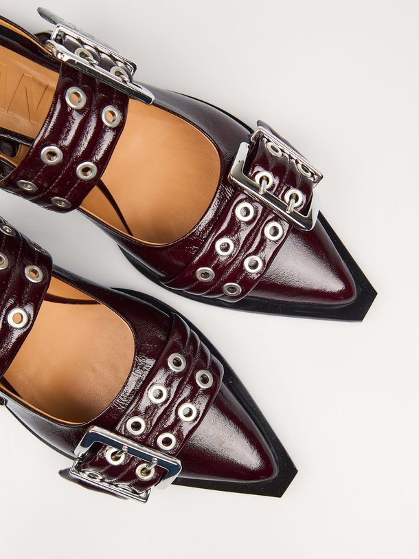 Ontdek de Slingbacks van Ganni in de kleur bordeauxrood bij Orangebag. Op werkdagen voor 21:45 besteld, morgen in huis.