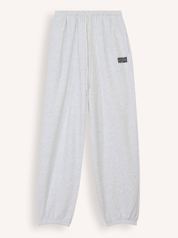 Ontdek de Baptown katoenmix logo sweatbroek van American Vintage in de kleur lichtgrijs bij Orangebag. Op werkdagen voor 21:45 besteld, morgen in huis.
