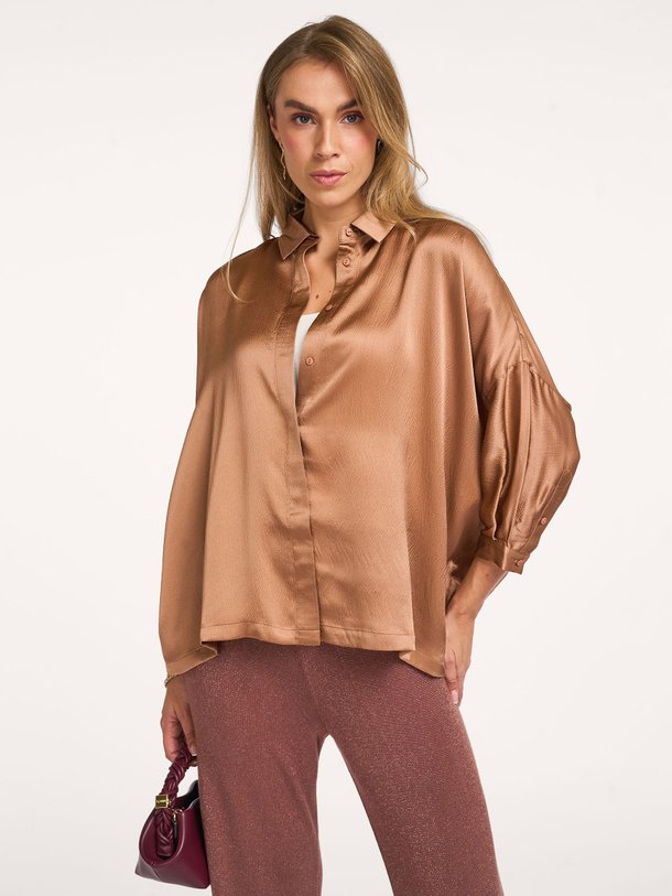 Ontdek de Manon zijden blouse van Karma Koma in de kleur brons bij Orangebag. Op werkdagen voor 21:45 besteld, morgen in huis.