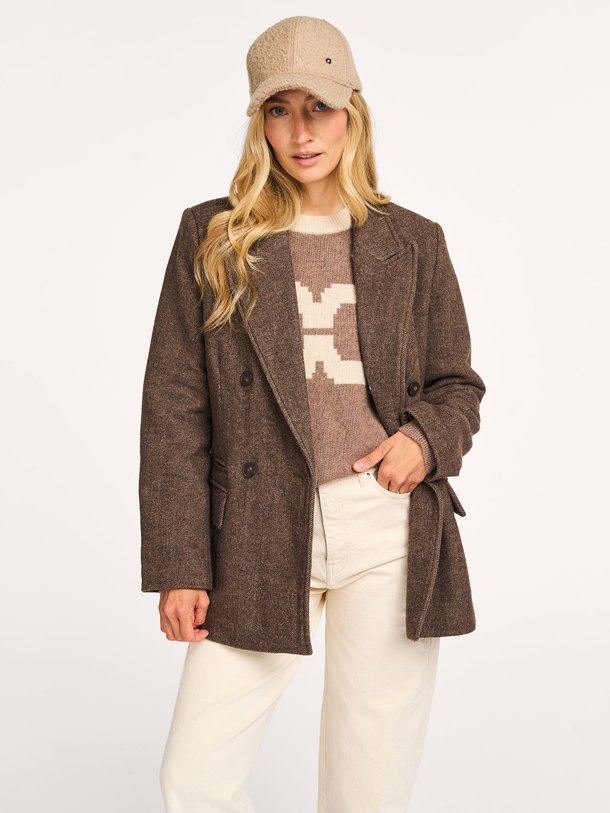 Ontdek de Candice wolmix blazer van Co'Couture in de kleur donkerbruin bij Orangebag. Op werkdagen voor 21:45 besteld, morgen in huis.