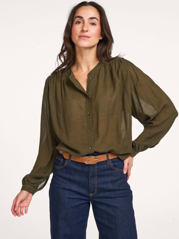 Ontdek de Gladis viscose/wolmix blouse van Sacrécoeur in de kleur kaki bij Orangebag. Op werkdagen voor 21:45 besteld, morgen in huis.