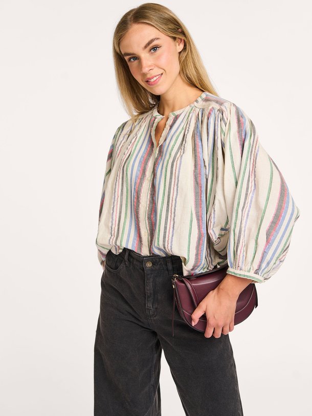 Ontdek de Becky katoen/linnenmix blouse met lurex van By-Bar in de kleur off-white bij Orangebag. Op werkdagen voor 21:45 besteld, morgen in huis.