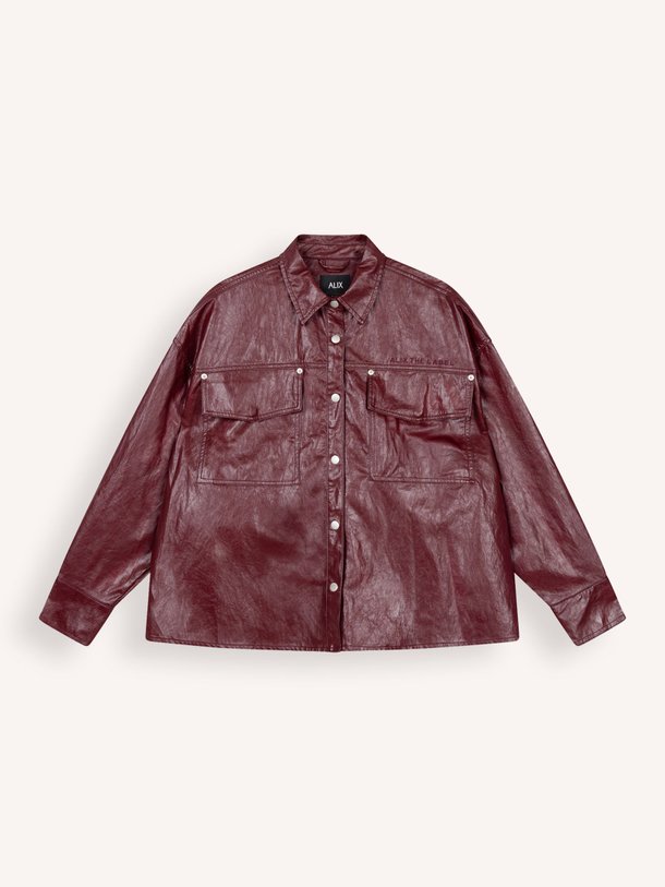 Ontdek de Viscosemix leatherlook overshirt van Alix The Label in de kleur bordeauxrood bij Orangebag. Op werkdagen voor 21:45 besteld, morgen in huis.