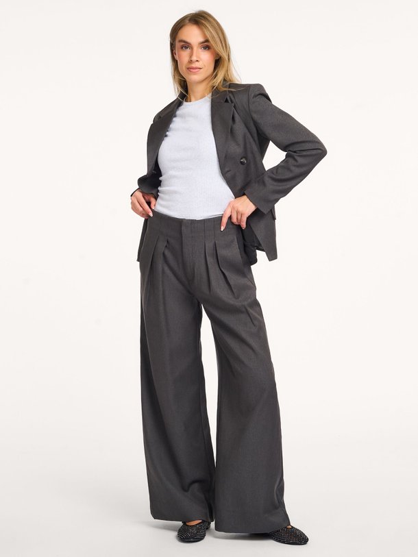 Ontdek de Space geweven broek van My Essential Wardrobe in de kleur donkergrijs bij Orangebag. Op werkdagen voor 21:45 besteld, morgen in huis.