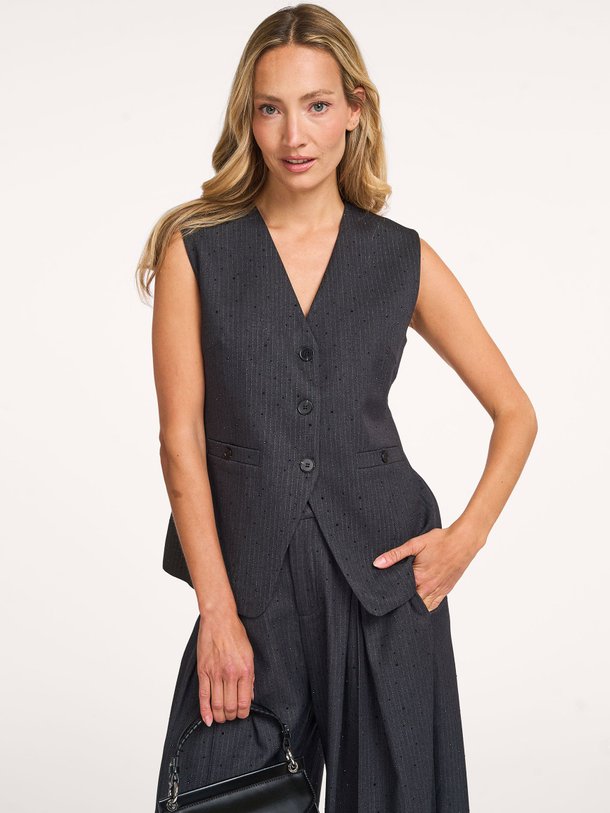 Ontdek de Derek viscosemix krijtstreep gilet met strass van Suncoo in de kleur antraciet bij Orangebag. Op werkdagen voor 21:45 besteld, morgen in huis.