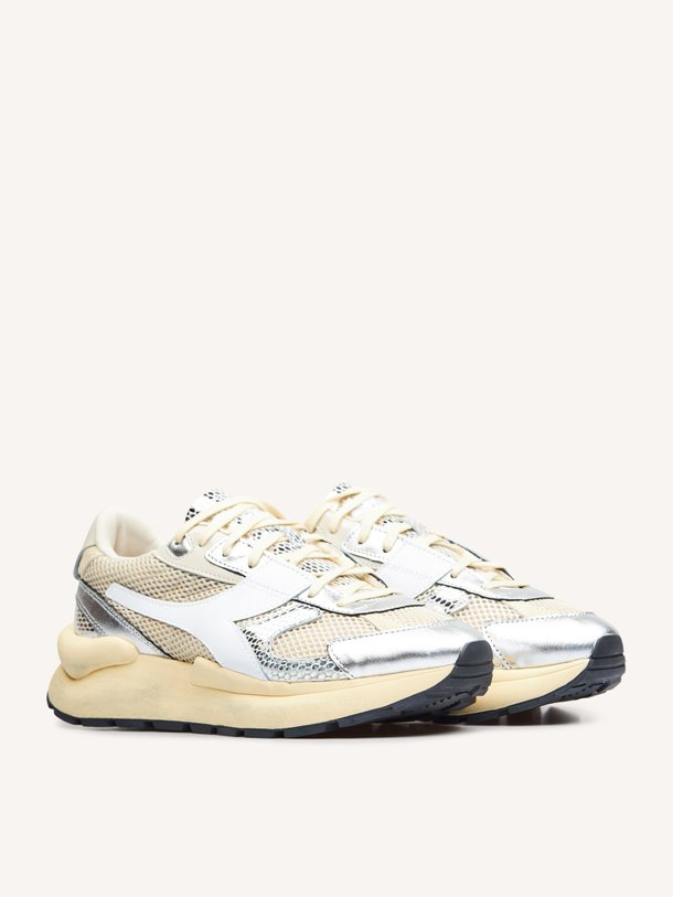Ontdek de Mercury Elite lederen metallic sneakers van Diadora in de kleur ecru bij Orangebag. Op werkdagen voor 21:45 besteld, morgen in huis.