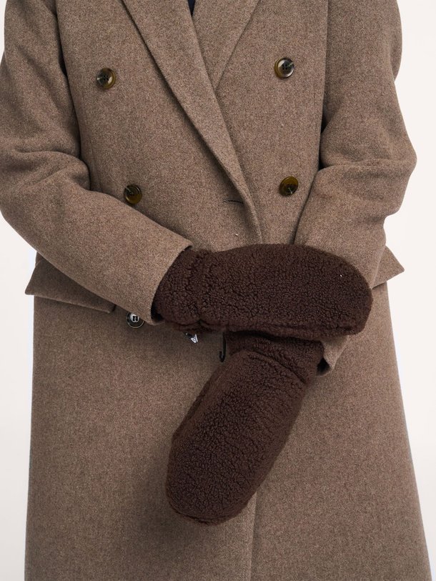 Ontdek de Shanny geweven teddy wanten van Co'Couture in de kleur donkerbruin bij Orangebag. Op werkdagen voor 21:45 besteld, morgen in huis.