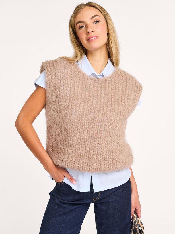 Ontdek de James mohairmix top van By-Bar in de kleur stone bij Orangebag. Op werkdagen voor 21:45 besteld, morgen in huis.