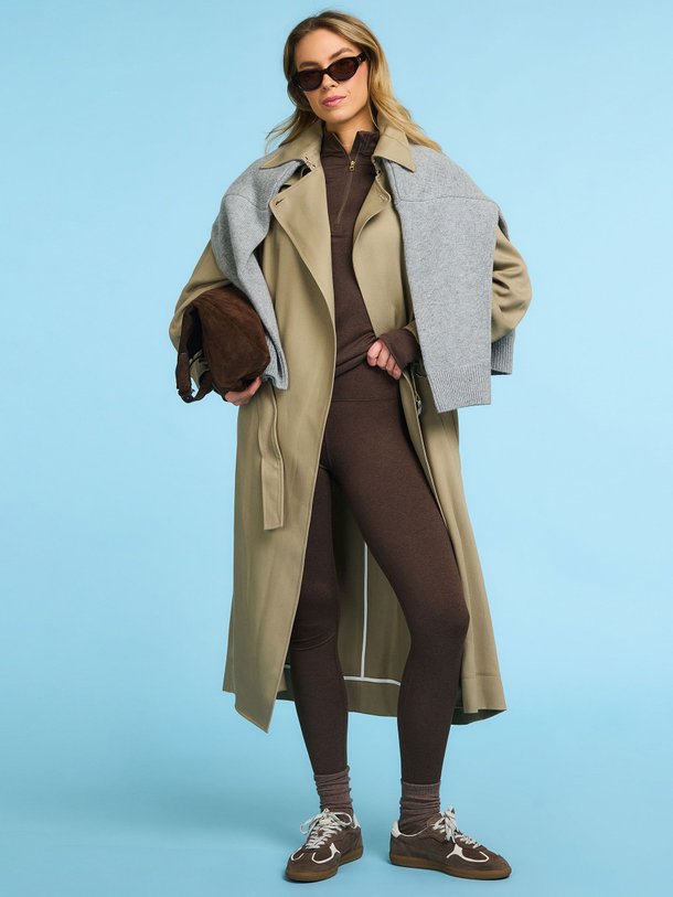 Ontdek de Qaro lyocell trenchcoat van Iro in de kleur taupe bij Orangebag. Op werkdagen voor 21:45 besteld, morgen in huis.