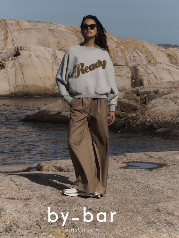 Ontdek de Bibi katoenmix gemêleerde sweater van By-Bar in de kleur lichtgrijs bij Orangebag. Op werkdagen voor 21:45 besteld, morgen in huis.