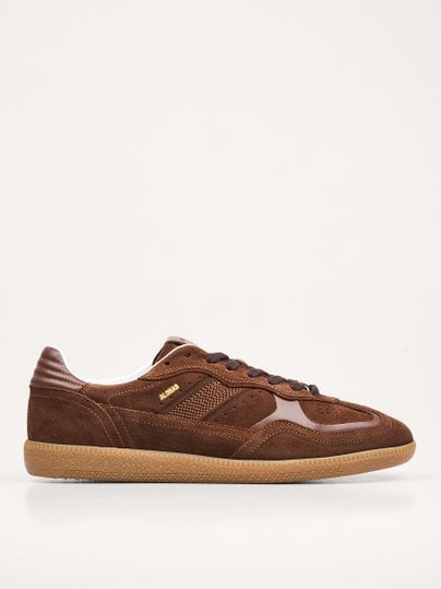 Alohas Tb.490 - Suède Sneakers - Donkerbruin Ontdek de Tb.490 suède sneakers van Alohas in de kleur donkerbruin bij Orangebag. Op werkdagen voor 21:45 besteld, morgen in huis.