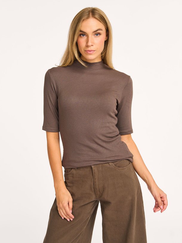 Ontdek de Krown eco vero viscosemix rib T-shirt van Modstrom in de kleur bruin bij Orangebag. Op werkdagen voor 21:45 besteld, morgen in huis.