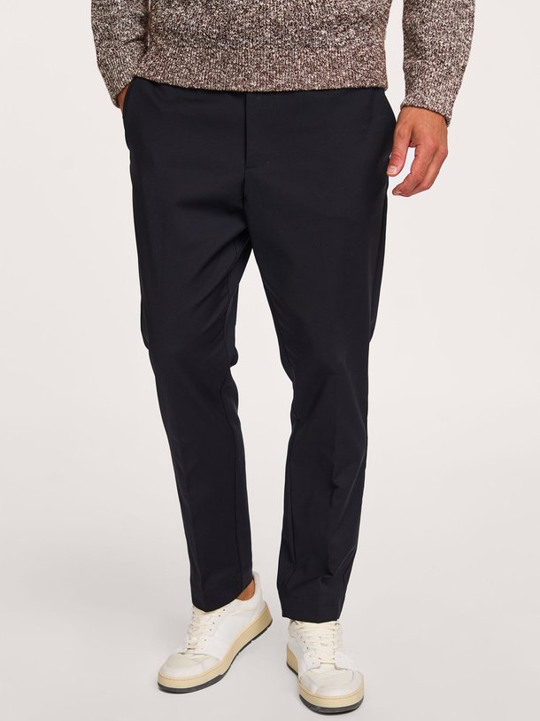 Ontdek de Billie katoenmix chino van NN.07 in de kleur donkerblauw bij Orangebag. Op werkdagen voor 21:45 besteld, morgen in huis.