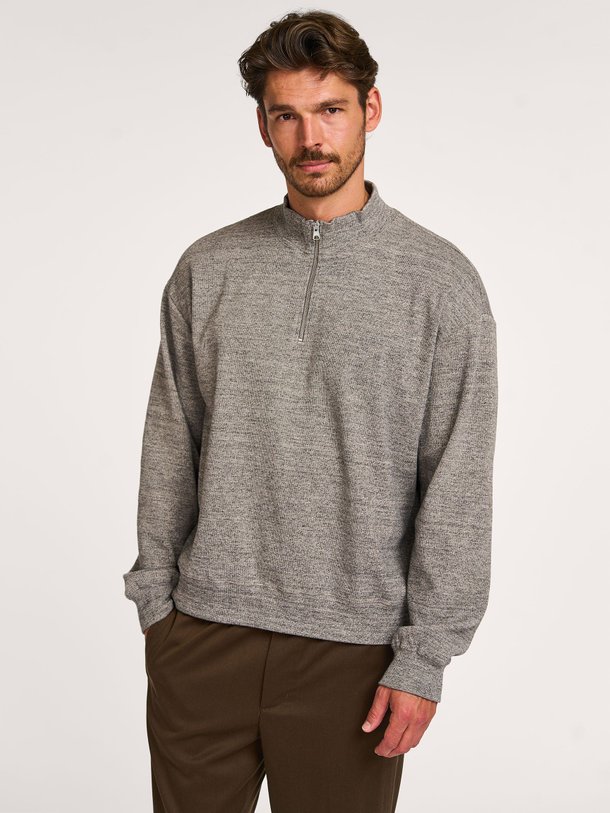 Ontdek de David organic cottonmix gemêleerde trui van NN.07 in de kleur grijs bij Orangebag. Op werkdagen voor 21:45 besteld, morgen in huis.