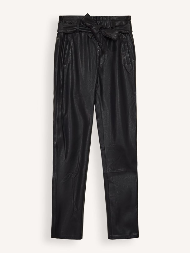 Ontdek de Francis viscosemix leatherlook broek van Knit-ted in de kleur zwart bij Orangebag. Op werkdagen voor 21:45 besteld, morgen in huis.