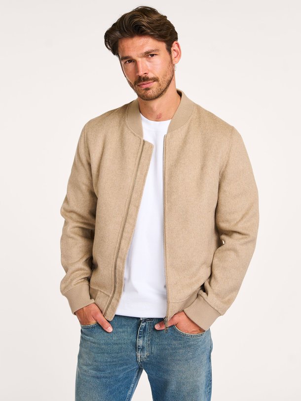 Ontdek de Mick wolmix gemêleerd jack van Alter Ego in de kleur beige bij Orangebag. Op werkdagen voor 21:45 besteld, morgen in huis.