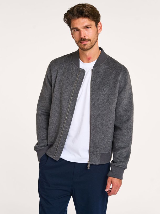 Ontdek de Mick wolmix gemêleerd jack van Alter Ego in de kleur donkergrijs bij Orangebag. Op werkdagen voor 21:45 besteld, morgen in huis.