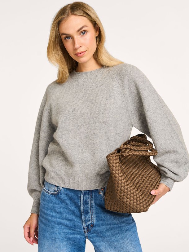 Ontdek de Ameka wolmix gemêleerde trui van Bellerose in de kleur grijs bij Orangebag. Op werkdagen voor 21:45 besteld, morgen in huis.