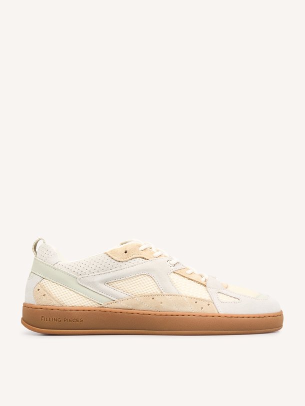 Ontdek de Prism Peak suède sneakers van Filling Pieces in de kleur beige bij Orangebag. Op werkdagen voor 21:45 besteld, morgen in huis.