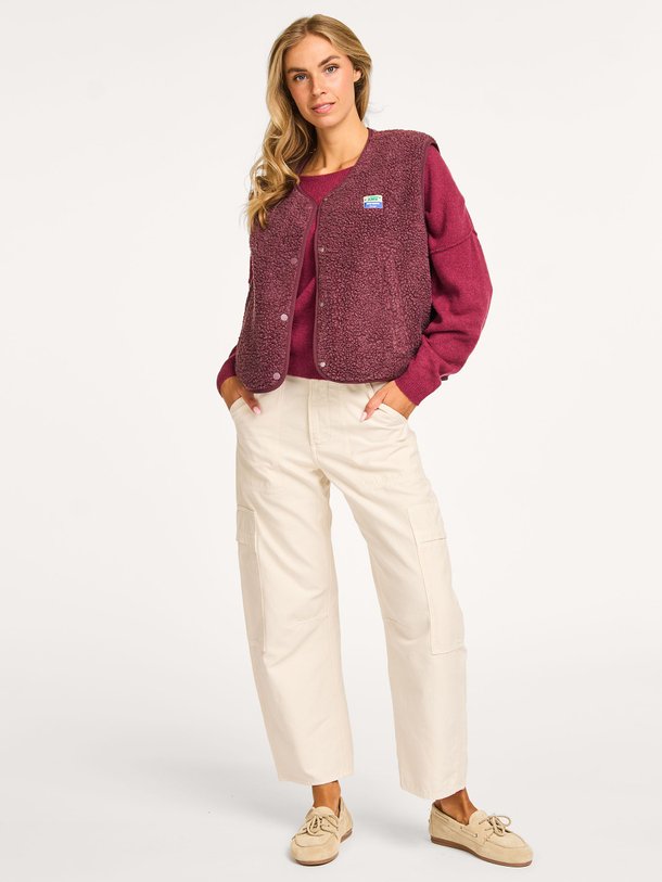 Ontdek de Hoktown teddy gilet van American Vintage in de kleur bordeauxrood bij Orangebag. Op werkdagen voor 21:45 besteld, morgen in huis.