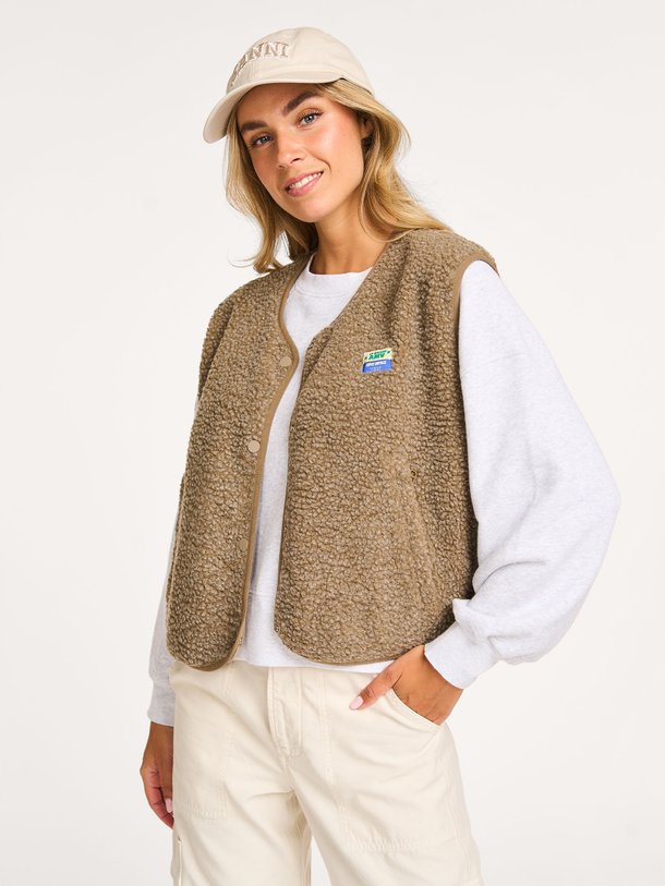 Ontdek de Hoktown geweven teddy gilet van American Vintage in de kleur olijfgroen bij Orangebag. Op werkdagen voor 21:45 besteld, morgen in huis.