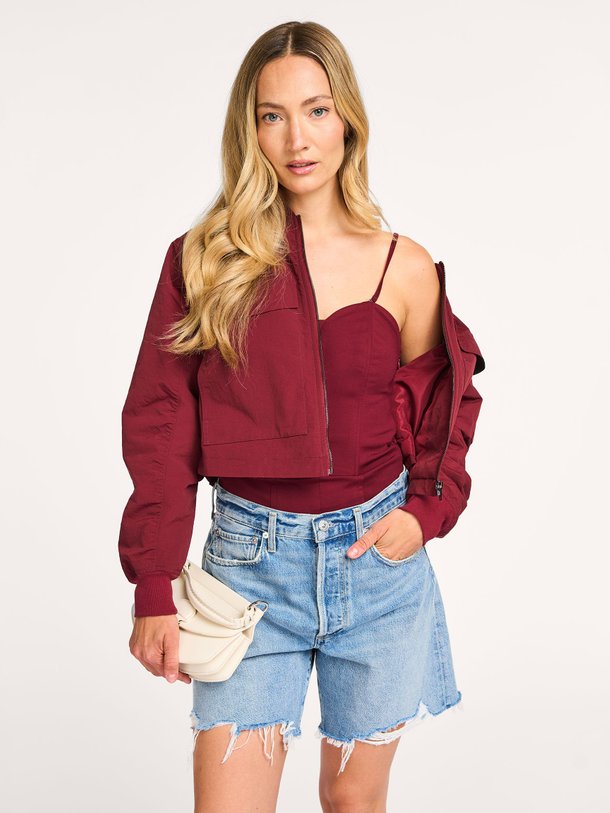 Ontdek de Colton viscosemix body van Co'Couture in de kleur bordeauxrood bij Orangebag. Op werkdagen voor 21:45 besteld, morgen in huis.