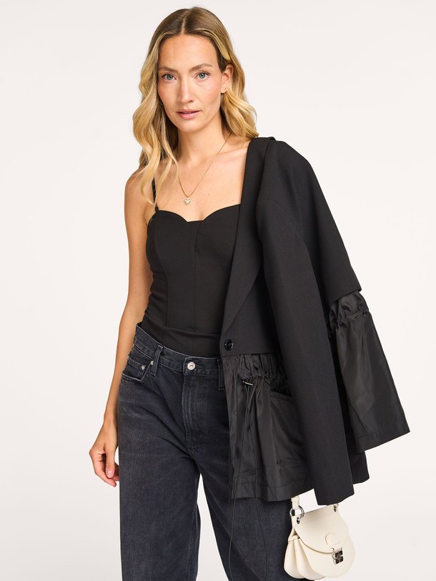 Ontdek de Colton viscosemix body van Co'Couture in de kleur zwart bij Orangebag. Op werkdagen voor 21:45 besteld, morgen in huis.