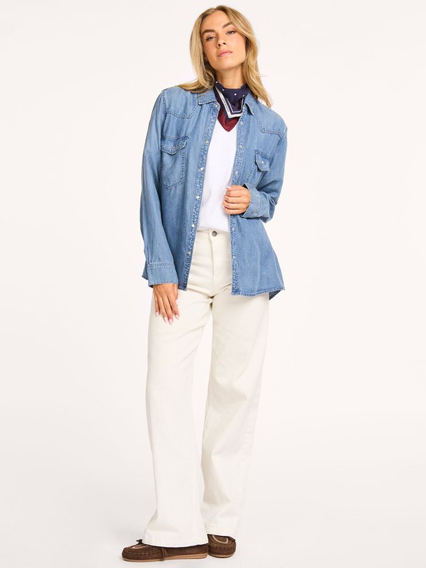 Ontdek de Denim blouse van Sofie Schnoor in de kleur blauw bij Orangebag. Op werkdagen voor 21:45 besteld, morgen in huis.