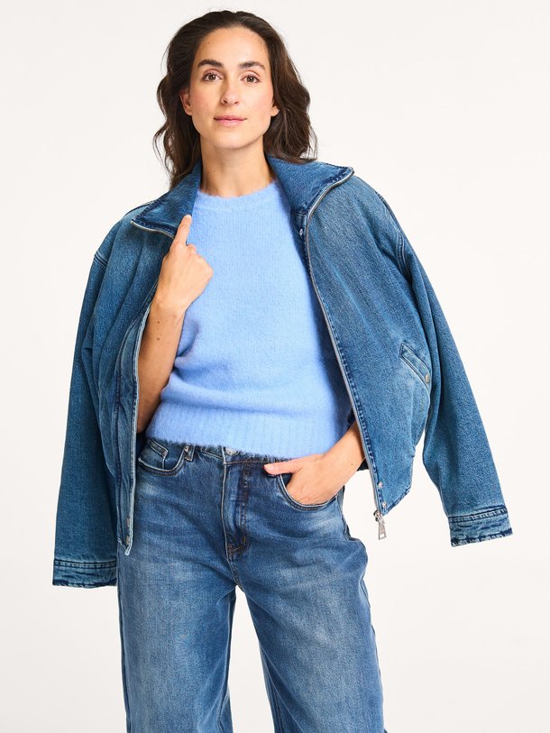 Ontdek de Sajeanne alpacamix trui van Samsoe Samsoe in de kleur blauw bij Orangebag. Op werkdagen voor 21:45 besteld, morgen in huis.