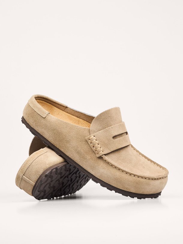 Ontdek de Naples suède instappers van Birkenstock in de kleur taupe bij Orangebag. Op werkdagen voor 21:45 besteld, morgen in huis.
