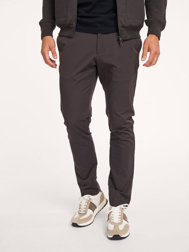 Ontdek de Brett travel jersey broek van Wahts in de kleur donkerbruin bij Orangebag. Op werkdagen voor 21:45 besteld, morgen in huis.